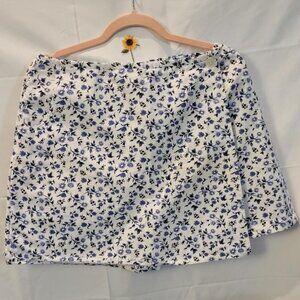 Basic Editions, Not Worn, Women's White with a Blue Floral Desin Skort, Size 14